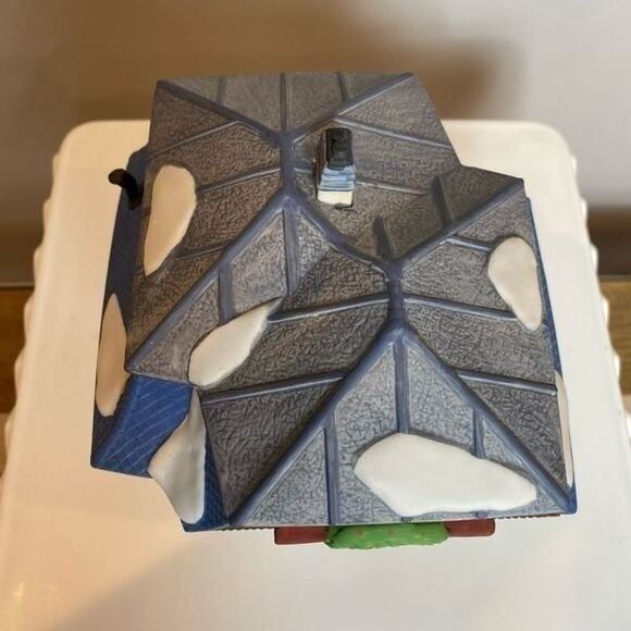 Department 56 Heritage Alpine Village Bakery & Chocolate Shop #5614-6 Retired - Picture 6 of 9